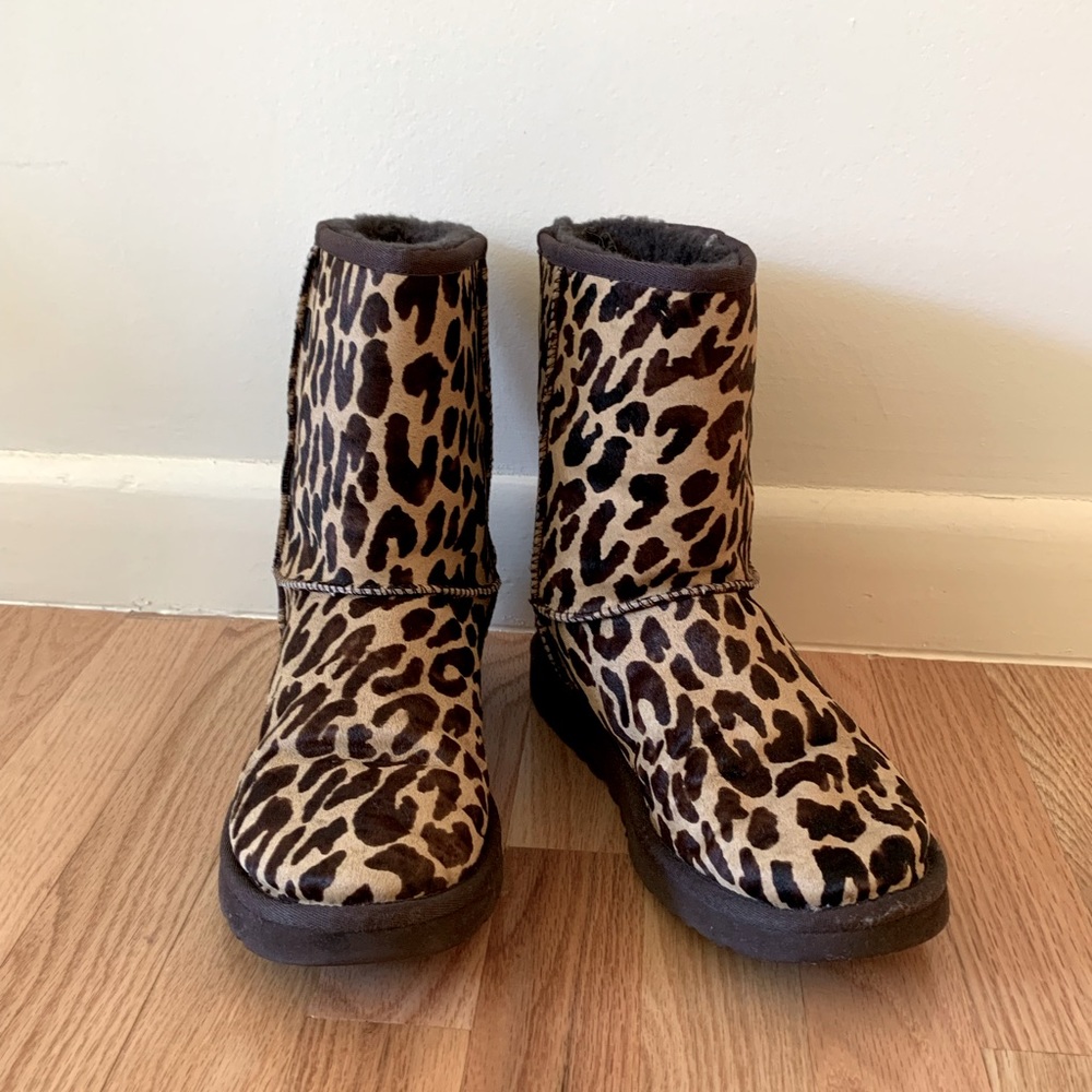 UGG boots - leopard limited edition - size 8 - like new